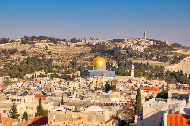 A view of the Old City of Jerusalem and the Mount of Olives in the background (Photo: Keshet Journeys)