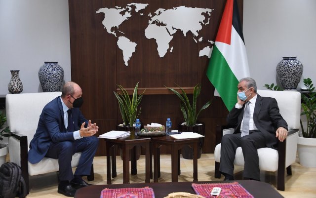 Hady Amr, the U.S. State Department envoy, and PA Prime Minister Mohammad Shtayyeh, July 13, 2021 (Photo: Prime Minister of the State of Palestine)