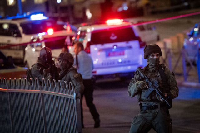 Police special forces at the scene of the terror attack at the Damascus Gate in Jerusalem's Old City, May 8, 2022. (Photo: Yonatan Sindel/Flash90)
