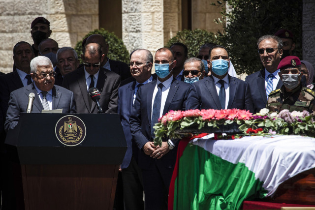 Palestinian Authority President Mahmoud Abbas delivers a speech behind the flag-wrapped coffin of Al Jazeera reporter, Shireen Abu Akleh, during a state funeral at the President's Residency in Ramallah, May 12, 2022 (Photo: DPA/Picture Alliance via Reuters)