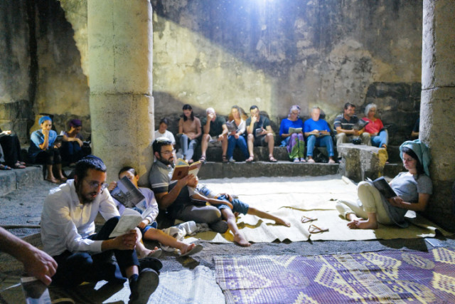 ewish men and women pray at the Katzrin ancient synagogue on the eve of Tisha B'Av, on August 6, 2022. (Photo: Michael Giladi/Flash90)