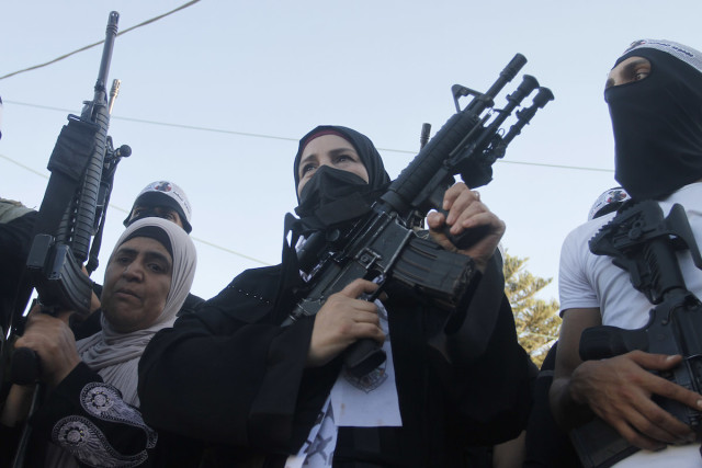 Palestinians carry guns during a military parade in Balata refugee camp, east of the city of Nablus, Au. 24, 2022. (Photo: Nasser Ishtayeh/Flash90)