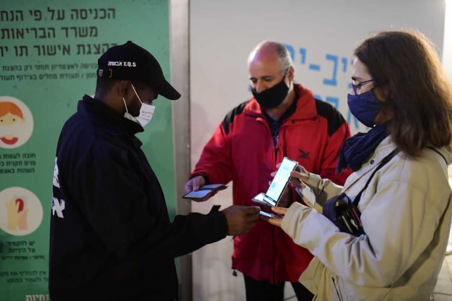 People present their "green pass" to enter a concert by Israeli rock singer Shalom Hanoch, March 6, 2021. (Photo: Tomer Neuberg/Flash90)
