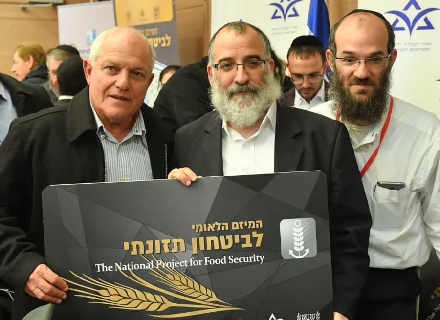 Then-Labor and Social Services Minister Haim Katz with the Israel director of Colel Chabad at the launch of the food security initiative in the Knesset in 2017 (Photo: Labor and Social Services Ministry)