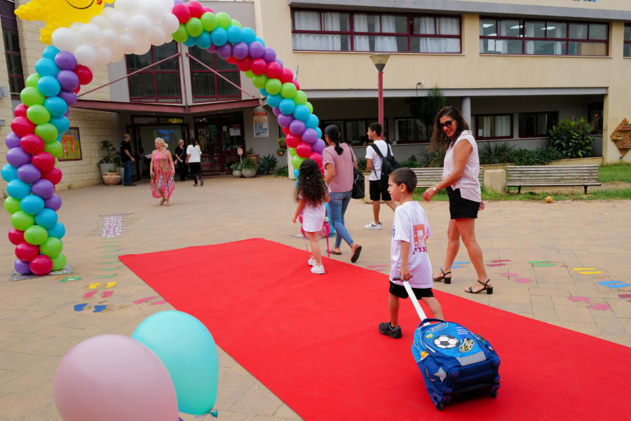 Israeli students seen on the first day of school at Gamla primary school in the northern town of Katzrin, Golan Heights, Sept. 1, 2022. (Photo: Michael Giladi/Flash90)