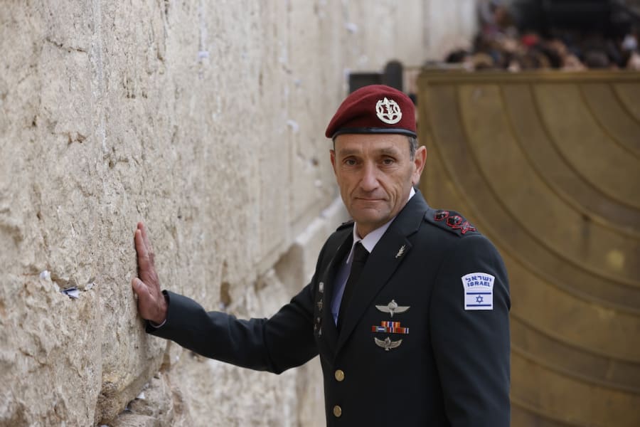 New IDF Chief of Staff Herzi Halevy visits the Western Wall in Jerusalem, Jan. 16, 2022. (Photo: Olivier Fitoussi/Flash90)