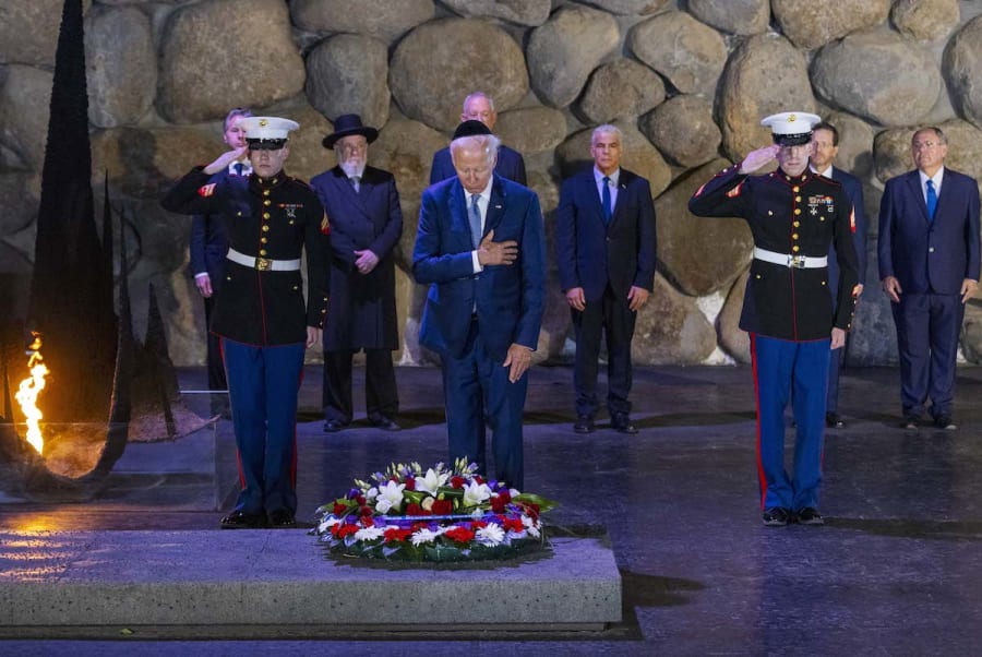 US President Joe Biden pays his respects during a ceremony at the Hall of Remembrance, at the Yad Vashem Holocaust Memorial in Jerusalem, July 13, 2022. (Photo: Olivier Fitoussi/Flash90)