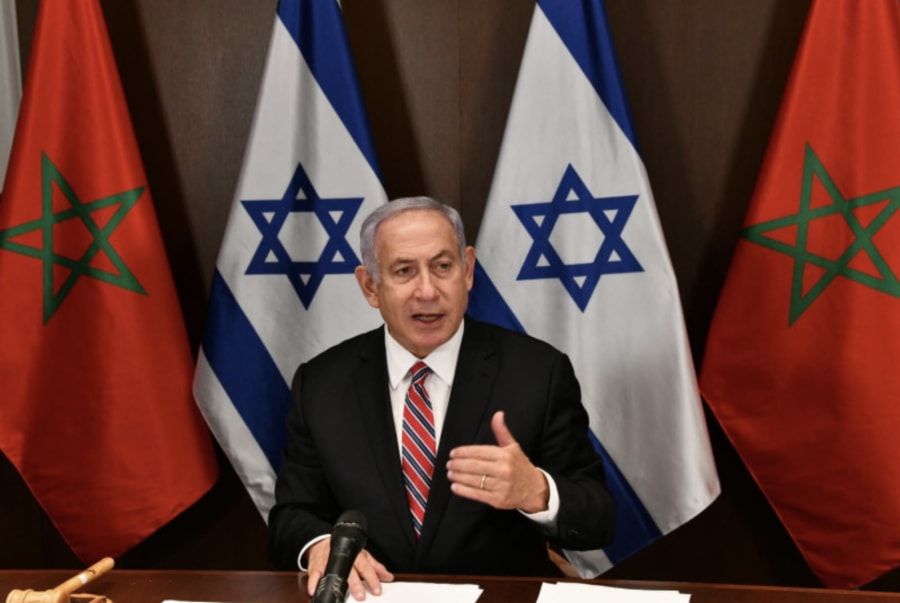 Prime Minister Benjamin Netanyahu and the government's cabinet signs the normalization agreement with Morocco. (Photo: Haim Zach)