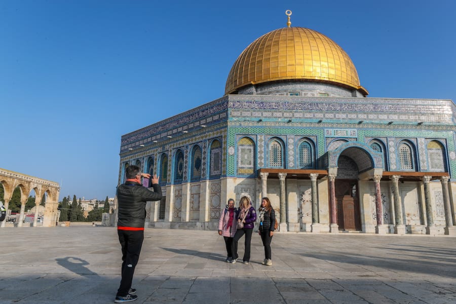 Illustrative - Tourists visit the Temple Mount in Jerusalem's Old City, January 3, 2023. (Photo: Jamal Awad/Flash90)