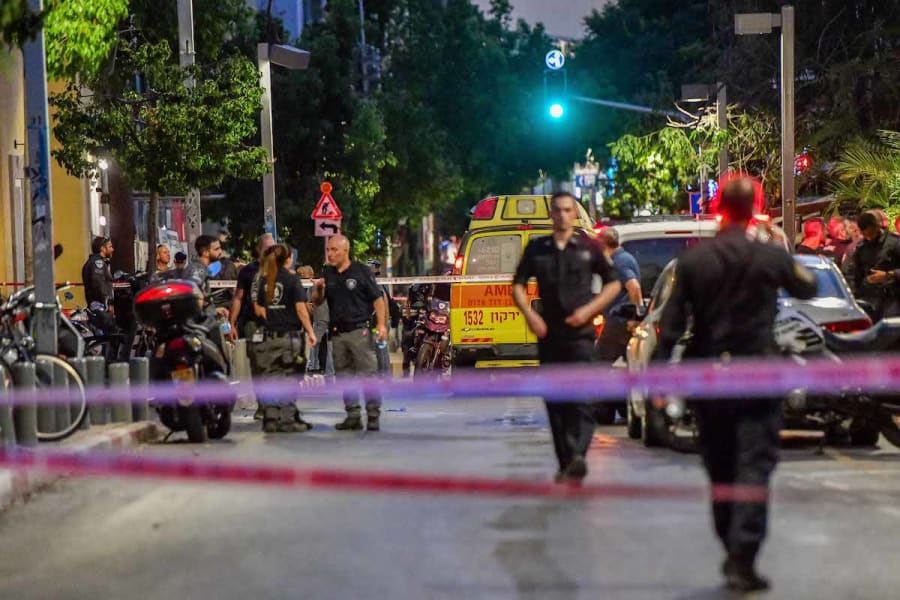 Police and rescue forces at the scene of a terror attack in Tel Aviv, August 5, 2023. (Photo: Avshalom Sassoni/Flash90)