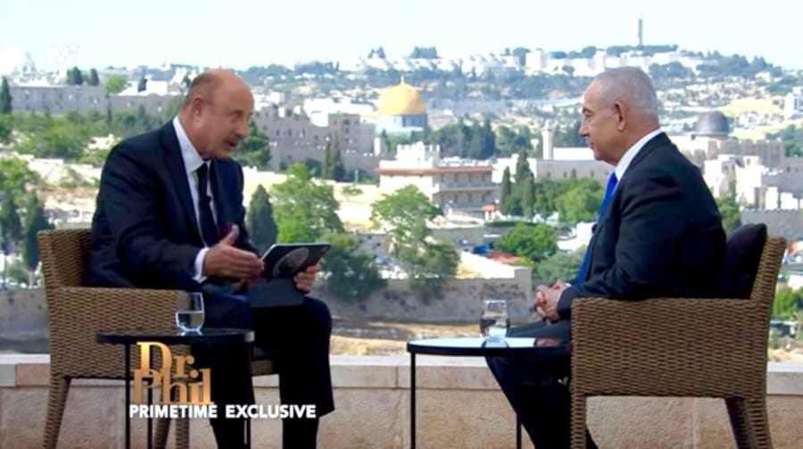 Israeli PM Netanyahu with American psychologist Phil McGraw (Photo: Screenshot)