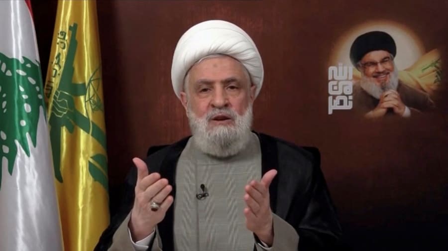 Der libanesische Hisbollah-Führer Scheich Naim Qassem hält eine Ansprache von einem unbekannten Ort aus, 29. November 2024, in diesem Standbild aus einem Video. Al Manar TV/Reuters TV via REUTERS