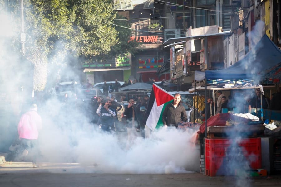 Clashes between Palestinian security forces and armed militants in the center of the city of Jenin, December 16, 2024. (Photo: Nasser Ishtayeh/Flash90)