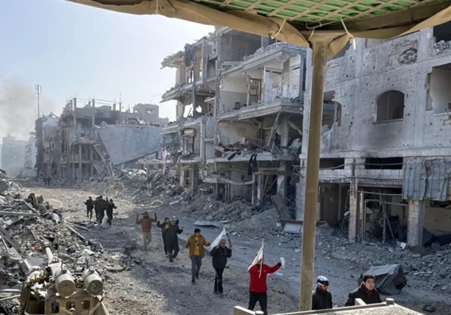 Hundreds of terrorists surrendering to IDF troops at Kamal Adwan Hospital in northern Gaza, 30.12.2024 (Photo: IDF).