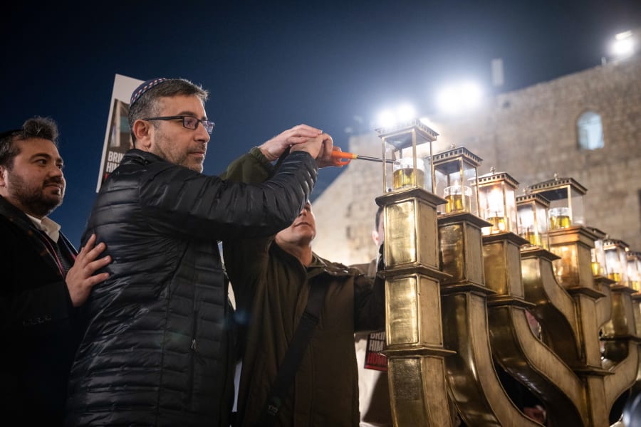 Lighting the Hanukkiah candles on the eigth night of the Jewish holiday of Hanukkah, at the Western Wall in Jerusalem Old City, January 01, 2025. Photo by Oren Ben Hakoon/Flash90
