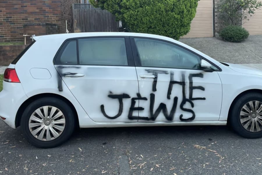Antisemitic graffiti on a car in Australia (Photo: Social media)
