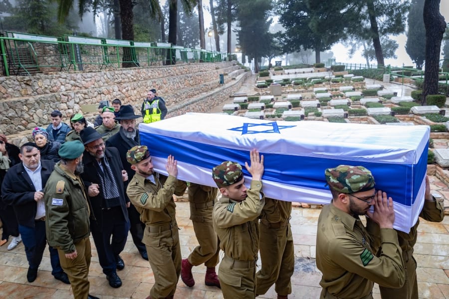 Illustrative - Soldiers carry casket of their fellow soldier at his funeral, Mount Herzl Military Cemetery in Jerusalem, December 31, 2024. (Photo: Noam Revkin Fenton/Flash90)