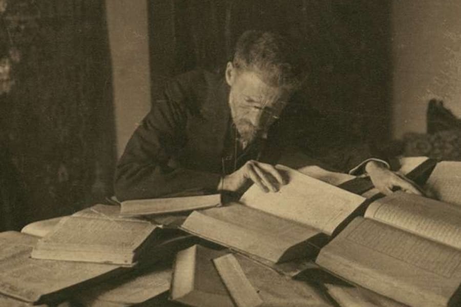 Eliezer Ben Yehuda at work reviving the Hebrew language (Photo: Israel National Library)