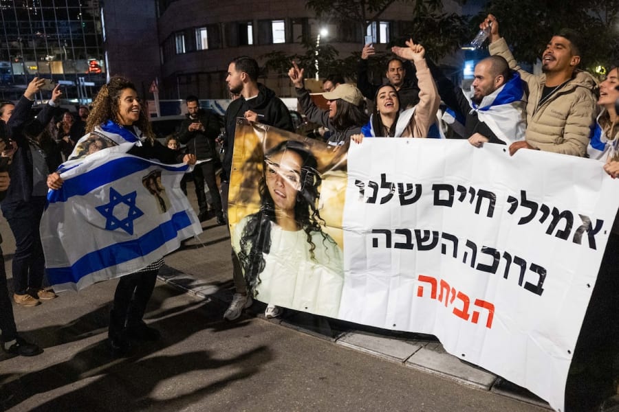 Israelis cheer as the army helicopter carrying the three hostages from Hamas captivity as part of a deal between Israel and Hamas, at Tel HaSHomer medical center, January 19, 2025. (Photo by Yonatan Sindel/Flash90)