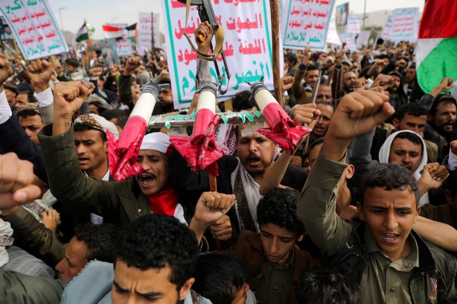 A protester holds up mock rockets as he rallies with protesters, predominantly supporters of the Houthi movement, to demonstrate solidarity with Palestinians, Yemen, April 25, 2025. (Photo: REUTERS/Khaled Abdullah/File Photo)