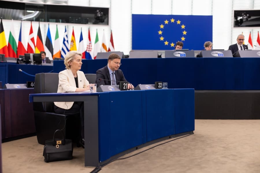 Ursula von der Leyen (l, CDU), President of the European Commission, sits next to Valdis Dombrovskis (Vienotība) in the European Parliament building, May 7, 2025. (Photo: Philipp von Ditfurth/dpa via Reuters)