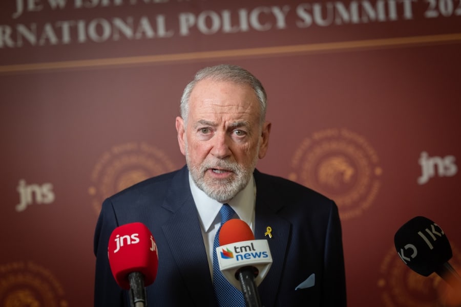 US Ambassador to Israel Mike Huckabee speaks at the Jewish News Syndicate conference in Jerusalem, on April 28, 2025. (Photo: Chaim Goldberg/Flash90)