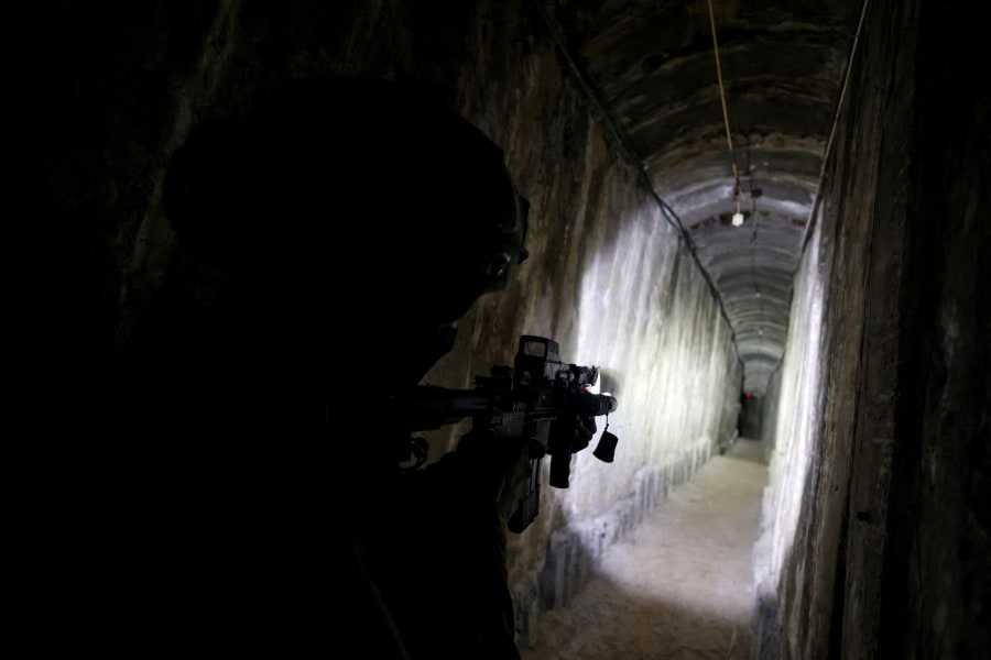 An Israeli soldier secures a tunnel underneath Al Shifa Hospital in Gaza City, amid the ongoing ground operation of the Israeli army against Palestinian Islamist group Hamas, in the northern Gaza Strip, November 22, 2023. (Photo: REUTERS/Ronen Zvulun)