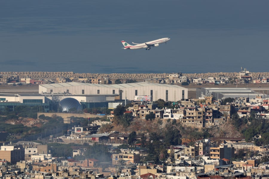 A Lebanese Middle East Airlines (MEA) plane takes off from Beirut-Rafic Al Hariri International Airport, amid the ongoing hostilities between Hezbollah and Israeli forces, in Beirut, Lebanon November 15, 2024. REUTERS/Mohamed Azakir