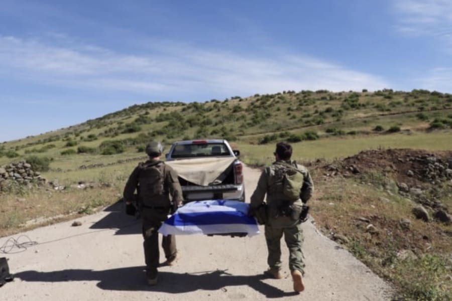 Israeli forces recover the remains of missing IDF soldier Zvi Feldman, killed in battle in 1982 (Photo: IDF)