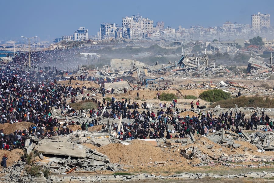 Palestinians, who were displaced to the south at Israel's order during the war, make their way back to their homes in northern Gaza, amid a ceasefire between Israel and Hamas, near Gaza City, January 27, 2025. (Photo: REUTERS/Ramadan Abed)