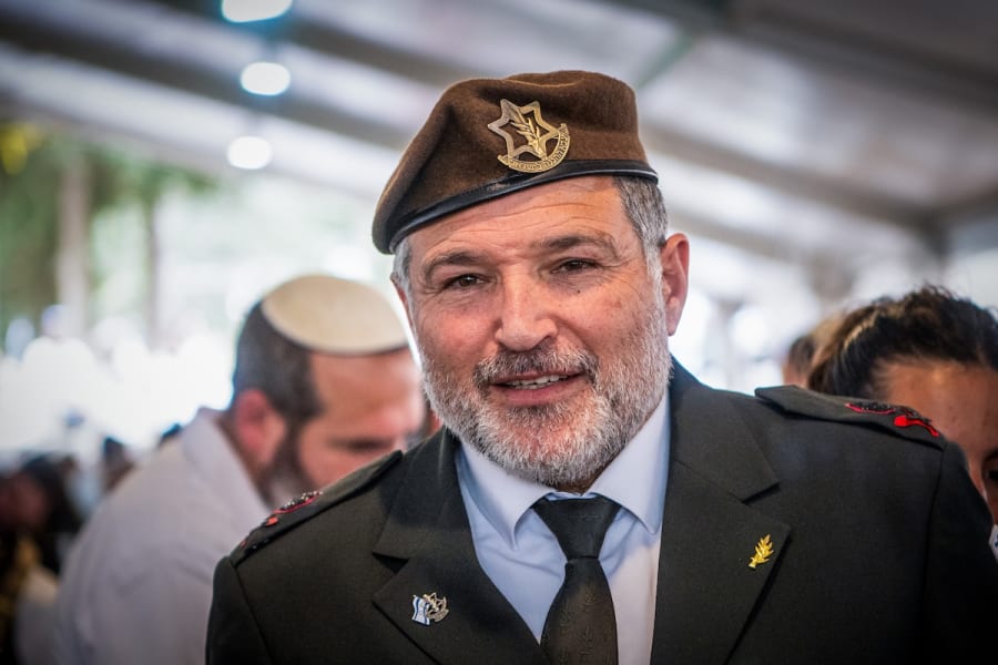 Maj. Gen. David Zini visits families of fallen Israeli soldiers during Memorial Day which commemorates the fallen Israeli soldiers and victims of terror at Mount Herzl Military Cemetery in Jerusalem, April 30, 2025. (Photo: Arie Leib Abrams/Flash90)