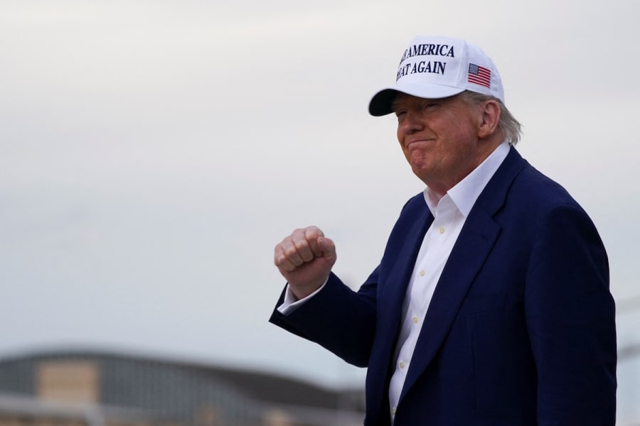 U.S. President Donald Trump raises his fist as he arrives at Joint Base Andrews, Maryland, May 25, 2025. (Photo: REUTERS/Nathan Howard)