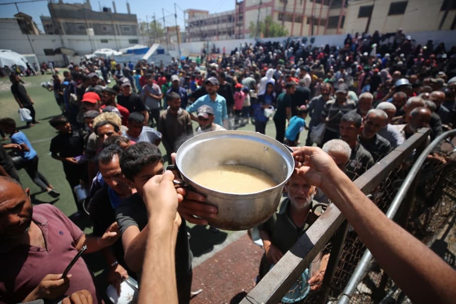 Palestinians receive meals from volunteers in Gaza City, on May 29, 2025. (Photo: Ali Hassan/Flash90