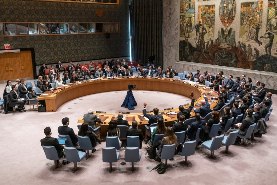 Les membres du Conseil de sécurité votent sur la situation à Gaza sur la résolution proposée par l'Algérie au siège de l'ONU à New York, le 20 février 2024. (Photo : Shutterstock)