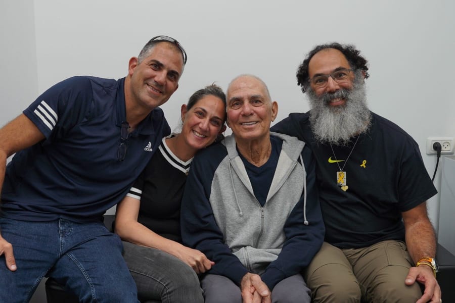 Gadi Moses’ reunion with his family at the initial reception facility. Jan. 30 , 2025. Photo: Prime Minister of Israel 𝕏