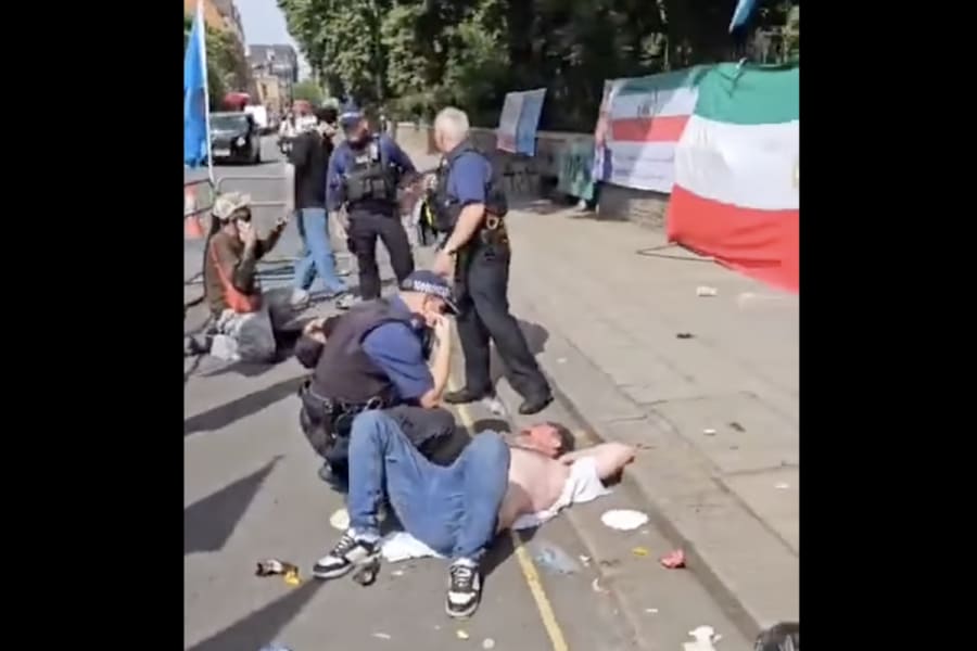 Iranian protesters injured after allegedly being attacked by supporters of the Iranian regime (Photo: Screenshot)