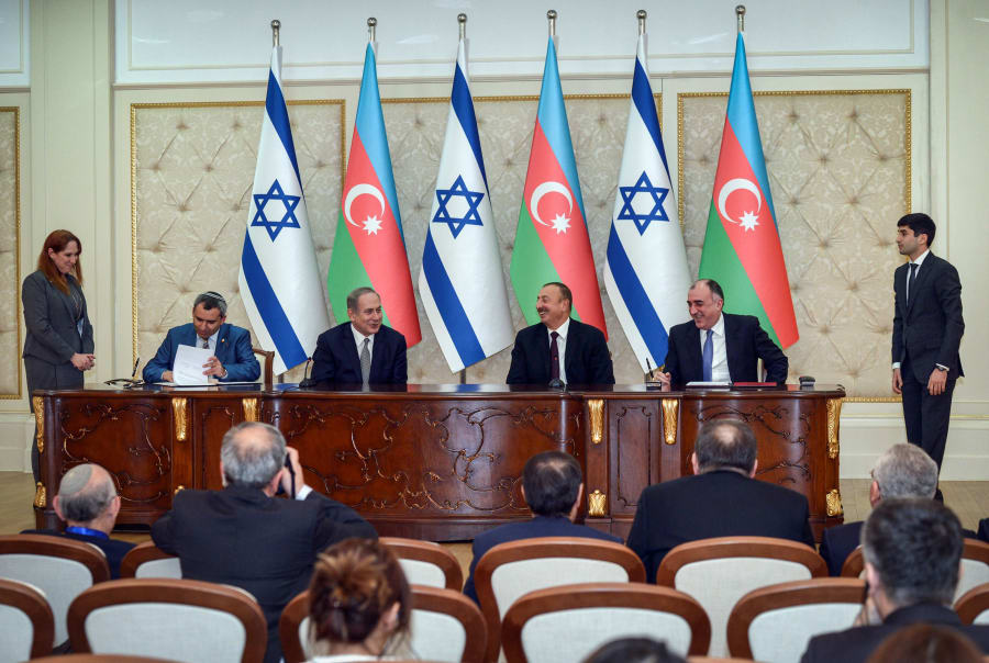 Premierminister Benjamin Netanjahu und Minister für Jerusalem-Angelegenheiten Zeev Elkin besuchen Aserbaidschan am 13. Dezember 2016. Foto: Haim Zach/ Flash 90
