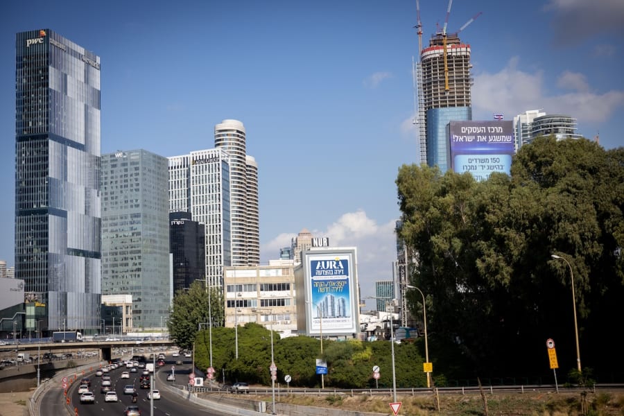 A view of downtown Tel Aviv, November 28, 2024. (Photo: Miriam Alster/ Flash90)
