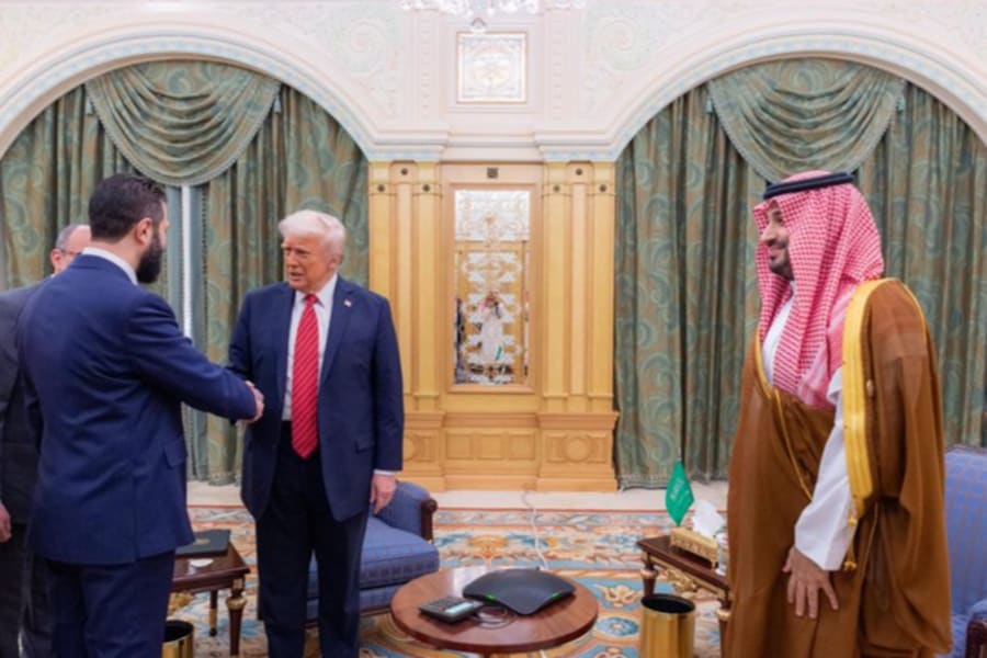 Rencontre entre le Prince héritier d'Arabie saoudite, le Président américain et le Président syrien. 14 mai 2025. Photo de la réunion : Spagov X