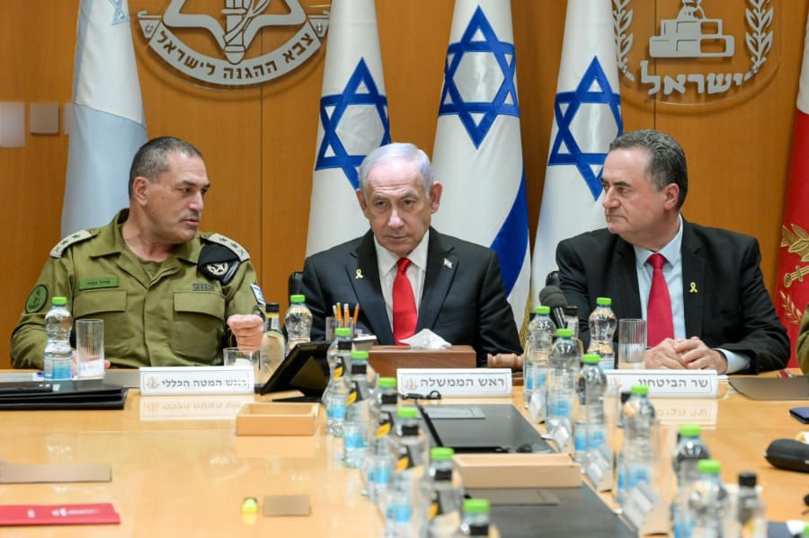 Netanyahu meeting with with the IDF General Staff Forum, together with Defense Minister Israel Katz and IDF Chief-of-Staff Lt.-Gen. Eyal Zamir.at the IDF General Staff Forum on June 30. Photo: Ma'ayan Toaf (GPO)