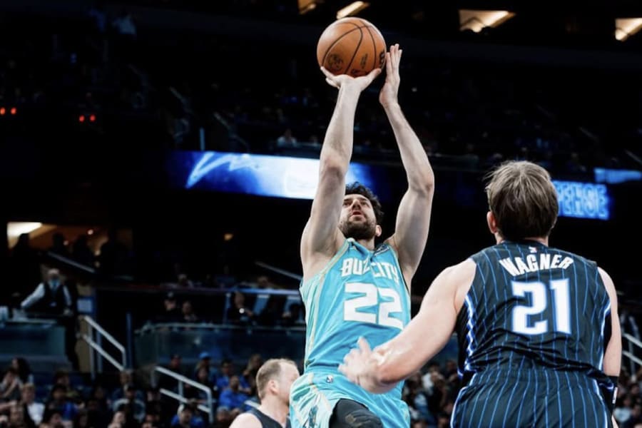 Vasilije Micić playing for the Charlotte Hornets in the NBA (Photo: Vasilije Micić/Instagram)