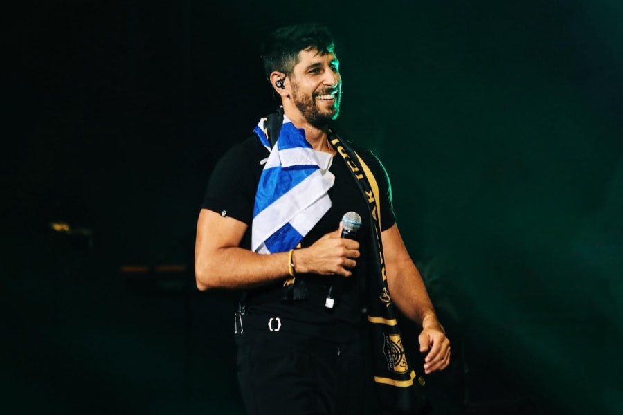 Idan Amedi on stage at a performance (Photo: Idan Amedi/Facebook)
