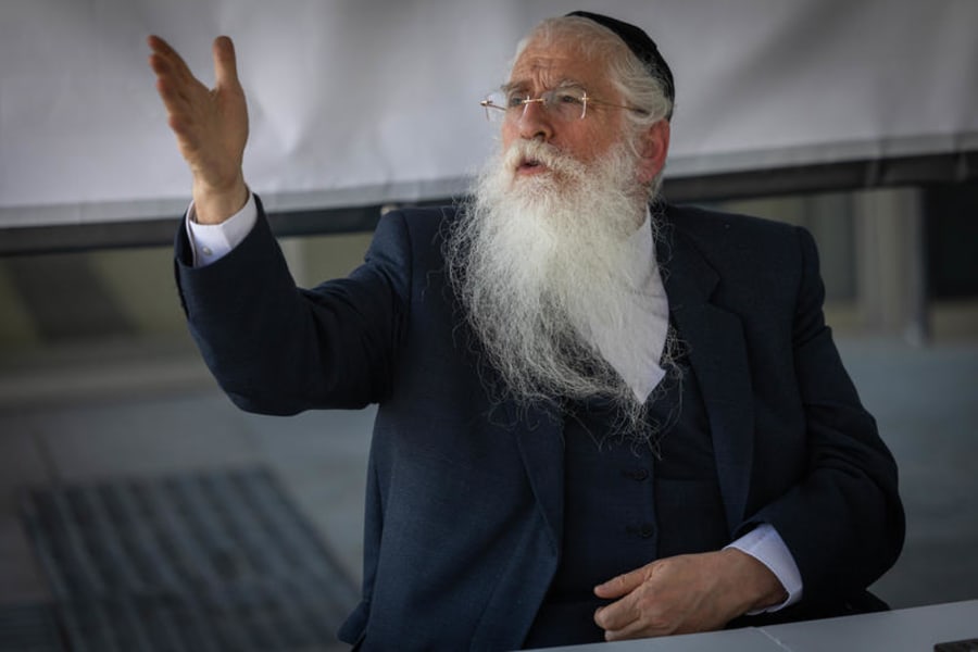 MK Meir Porush during a hunger strike outside the Ministry of Justice in Jerusalem following the arrest of yeshiva students for refusing to enlist in the Israeli military, Aug. 7, 2025. (Photo: Chaim Goldberg/Flash90)