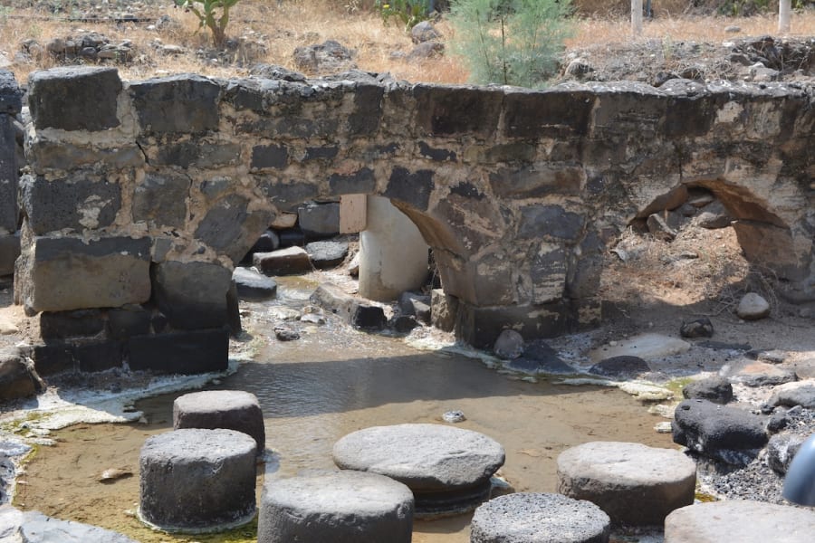 Ruins of baths and stone arches from the Roman period near the hot springs in Tiberias (Photo: Shutterstock)