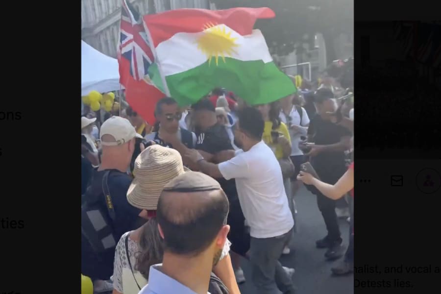 Der iranische Dissident Niyak Ghorbani wird bei einer pro-israelischen Kundgebung in London angegriffen (Foto: Screenshot)