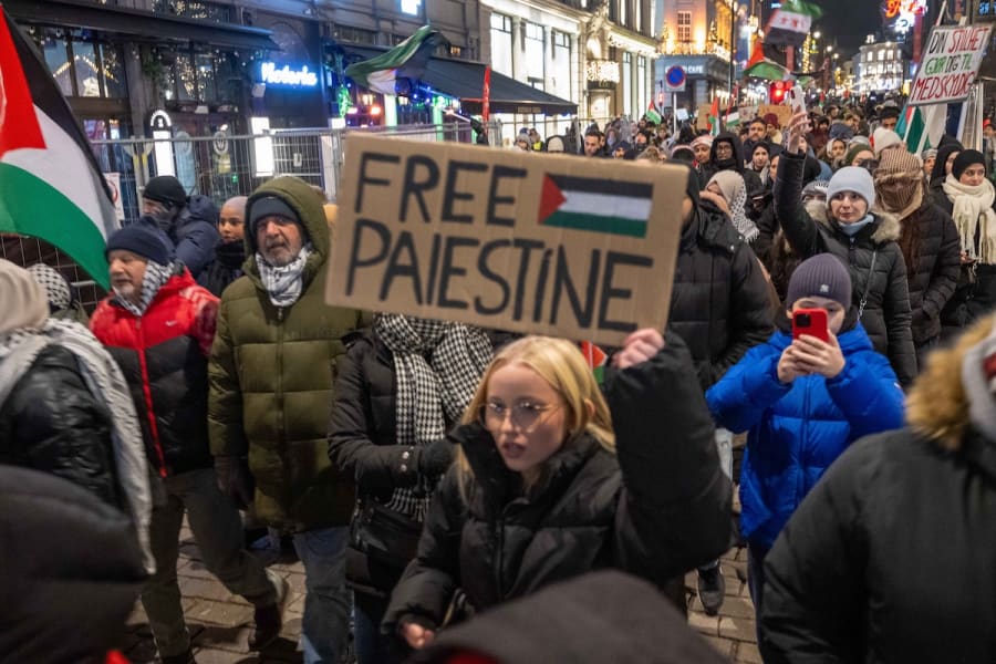Pro-Palestinian rally and march in the streets of central Oslo, Norway, November 17, 2023 (Photo: Jorge Mantilla/NurPhoto)