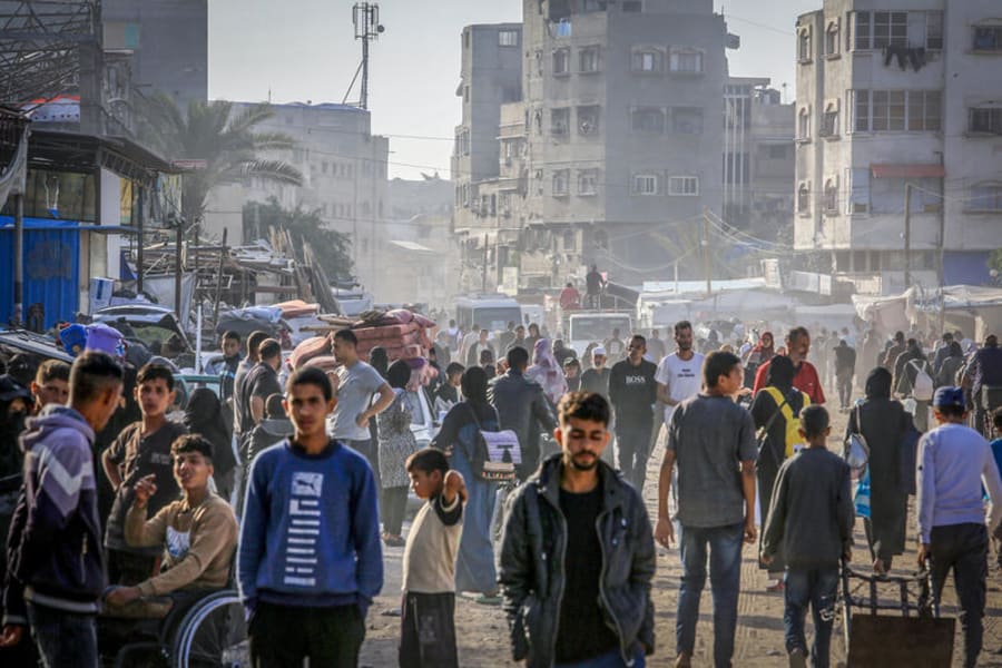 Palestinians displaced from their homes and tents after the Israeli army dropped leaflets ordering residents to evacuate areas in eastern Khan Yunis and head to the Al-Mawasi area designated as a humanitarian zone in the southern Gaza Strip. Photo by Abed Rahim Khatib/FLASH90