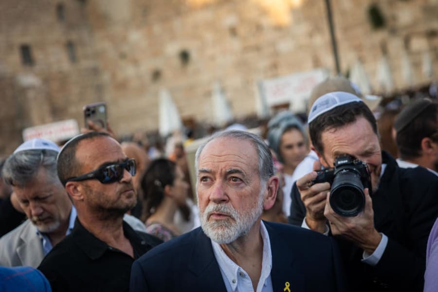 US Ambassador to Israel Mike Huckabee visits at the Western Wall in Jerusalem’s Old City, at the end of Tisha B’Av, August 3, 2025. (Photo: Chaim Goldberg/Flash90)