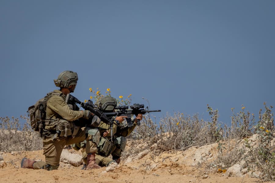 Israeli soldiers in Gaza (Photo: Chaim Goldberg/Flash90)