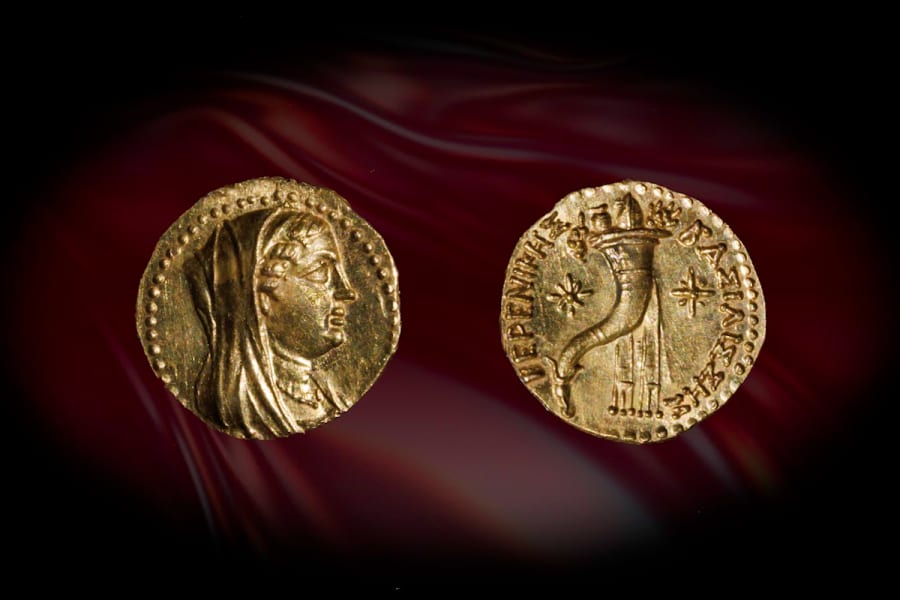 Both sides of the gold coin of Queen Berenice. (Photo: Eliyahu Yanai/City of David)